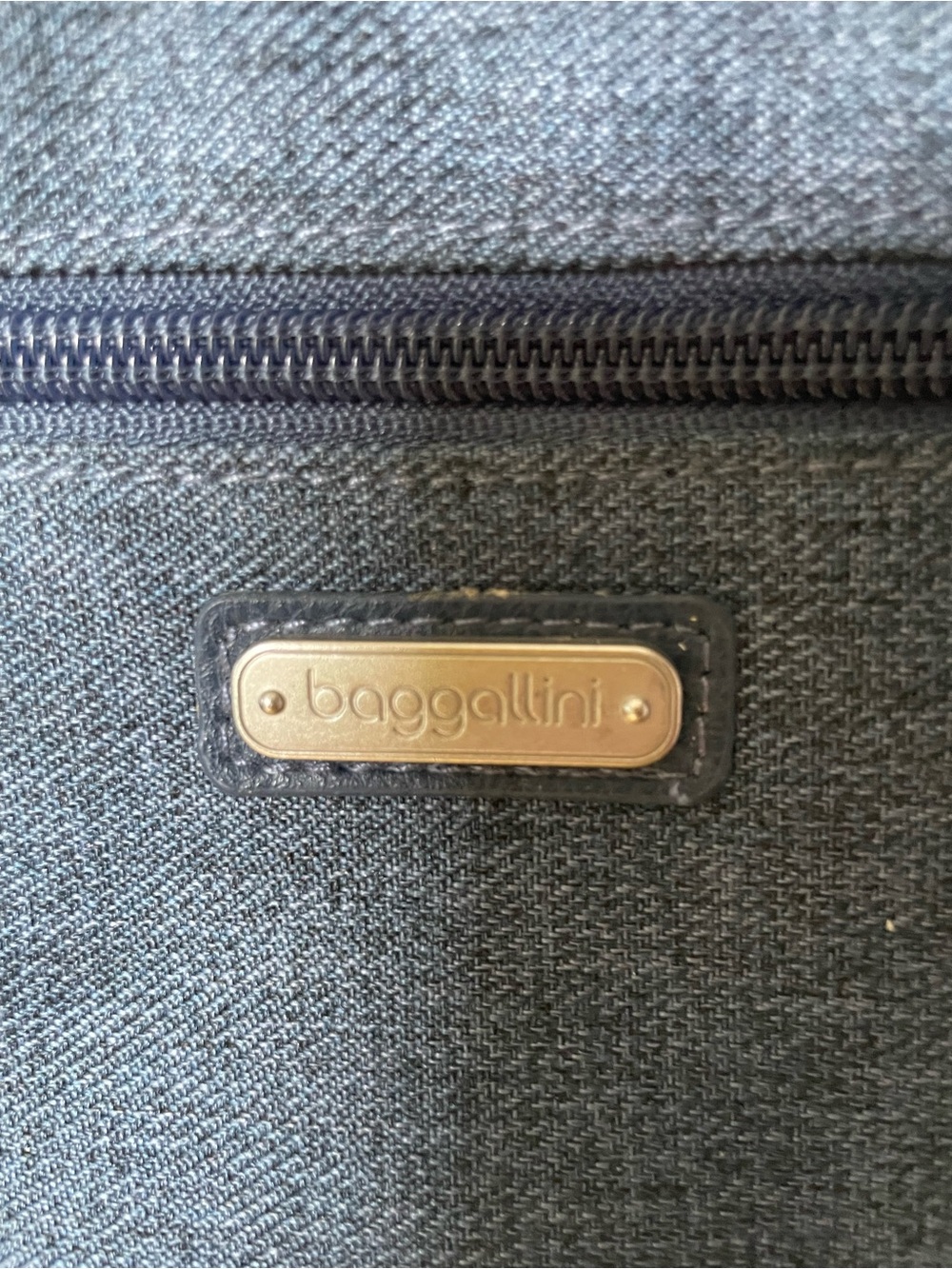 NWOT Baggallini Navy Denim Crossbody/Belt Bag - Picture 3 of 11